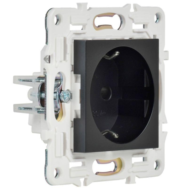 Розетка SKANDY 16А с заземл. защ. шторки SK-R04Bl черн. IEK SK-R14-16-K02