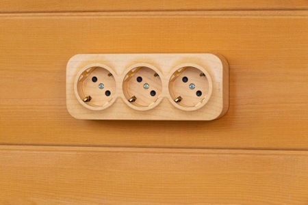 Розетка 3-м ОП Quteo 16А IP20 250В 3х2P+E с заземл. защ. шторки дерево IEK 782288 Розетка 3-м ОП Quteo 16А IP20 250В 3х2P+E с заземл. защ. шторки дерево IEK 782288