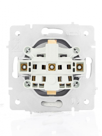 Розетка 1-м СП Vesna с заземл. защ. шторки ПБТ механизм платина LEZARD 742-3588-124B Розетка 1-м СП Vesna с заземл. защ. шторки ПБТ механизм платина LEZARD 742-3588-124B