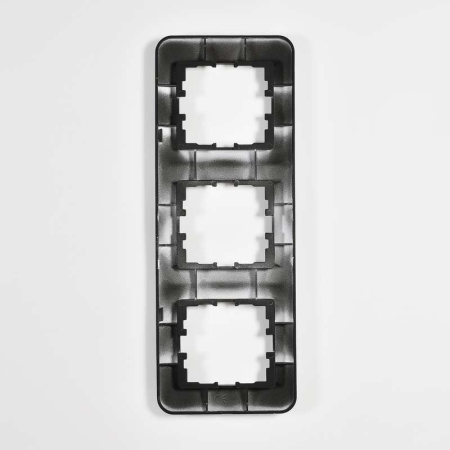 Рамка 3-м Karina Life вертикал. черн. бархат LEZARD 708-4200-153 Рамка 3-м Karina Life вертикал. черн. бархат LEZARD 708-4200-153