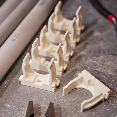 Держатель для труб (клипса) d32мм для монтажного пистолета бел. Rexant 28-0432-3