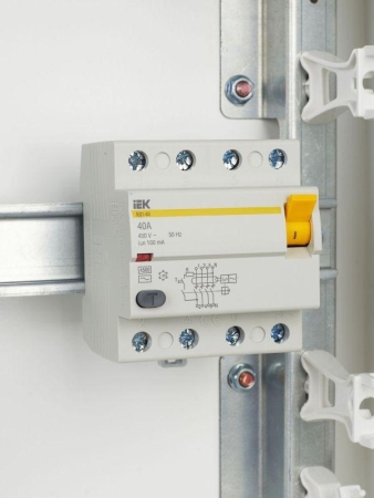 Выключатель дифференциального тока (УЗО) 4п 40А 100мА тип AC ВД1-63 KARAT IEK MDV10-4-040-100 Выключатель дифференциального тока (УЗО) 4п 40А 100мА тип AC ВД1-63 KARAT IEK MDV10-4-040-100