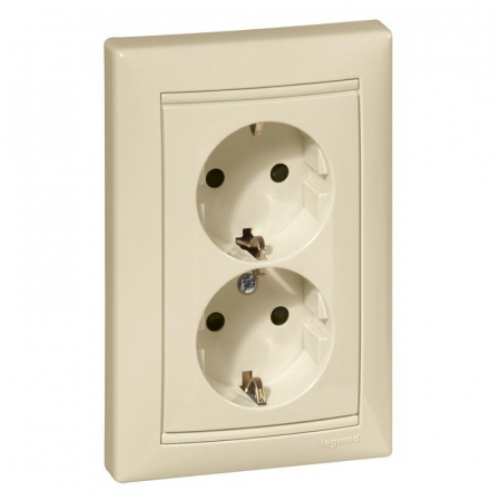 Розетка 2-м СП Valena 16А IP20 2х2P+E с заземл. защ. шторки немецк. стандарт в сборе сл. кость Leg 774371