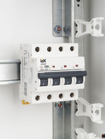 Выключатель автоматический модульный 4п C 20А M06N ARMAT IEK AR-M06N-4-C020 Выключатель автоматический модульный 4п C 20А M06N ARMAT IEK AR-M06N-4-C020