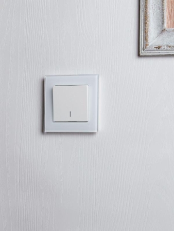 Выключатель проходной 1-кл. СП BRITE ВС10-1-7-БрБ 10А с индик. механизм бел. IEK BR-V12-1-10-K01