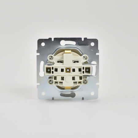 Розетка 1-м СП Karina с заземл. защ. шторки термопласт механизм крем. LEZARD 707-0388-124B Розетка 1-м СП Karina с заземл. защ. шторки термопласт механизм крем. LEZARD 707-0388-124B