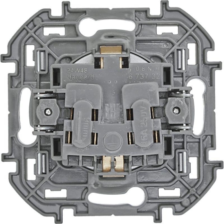 Розетка 1-м СП Inspiria 16А IP20 250В 2P+E защ. шторки немецк. стандарт механизм алюм. IEK 673732 Розетка 1-м СП Inspiria 16А IP20 250В 2P+E защ. шторки немецк. стандарт механизм алюм. IEK 673732