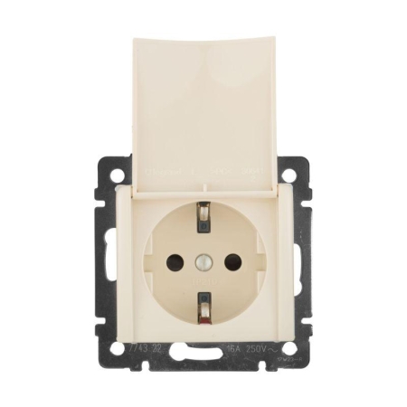 Розетка 1-м СП Valena 16А IP21 2P+E с заземл. защ. шторки с крышкой винты механизм сл. кость IEK 774322 Розетка 1-м СП Valena 16А IP21 2P+E с заземл. защ. шторки с крышкой винты механизм сл. кость IEK 774322