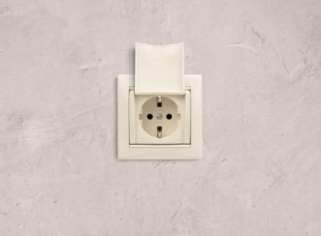 Розетка 1-м СП Valena 16А IP21 2P+E с заземл. защ. шторки с крышкой винты механизм сл. кость IEK 774322 Розетка 1-м СП Valena 16А IP21 2P+E с заземл. защ. шторки с крышкой винты механизм сл. кость IEK 774322