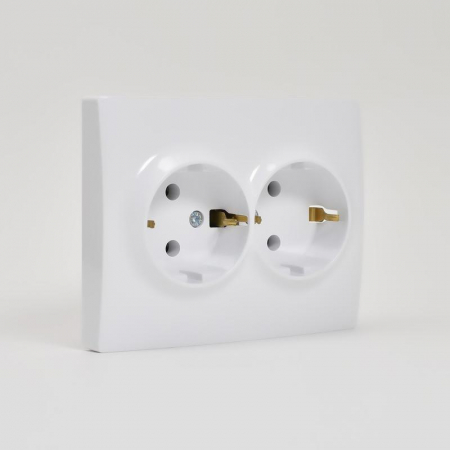 Розетка 2-м СП Karina с заземл. термопласт бел. LEZARD 707-0200-127B Розетка 2-м СП Karina с заземл. термопласт бел. LEZARD 707-0200-127B