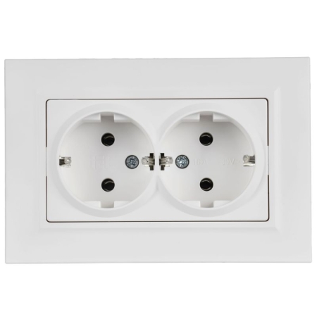 Розетка 2-м СП BRITE РСПл12-3-БрАБ 16А в сборе с заземл. без защ. шторок плоская арктич. бел. IEK BR-R27-16-K91-F