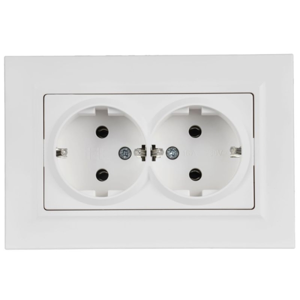 Розетка 2-м СП BRITE РСПл12-3-БрАБ 16А в сборе с заземл. без защ. шторок плоская арктич. бел. IEK BR-R27-16-K91-F