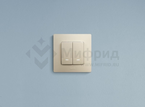 Выключатель 2-кл. 1п 1мод. СП Etika 10А IP20 250В 10AX с подсветкой/индикацией безвинтов. зажимы механизм сл. кость IEK 672304