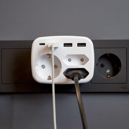 Тройник электрический 16А с/з+2х2.5А+3хUSB-A 2.4А+USB Type-C 3А бел. Rexant 11-1250 Тройник электрический 16А с/з+2х2.5А+3хUSB-A 2.4А+USB Type-C 3А бел. Rexant 11-1250