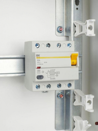 Выключатель дифференциального тока (УЗО) 4п 32А 300мА тип AC ВД1-63 KARAT IEK MDV10-4-032-300 Выключатель дифференциального тока (УЗО) 4п 32А 300мА тип AC ВД1-63 KARAT IEK MDV10-4-032-300