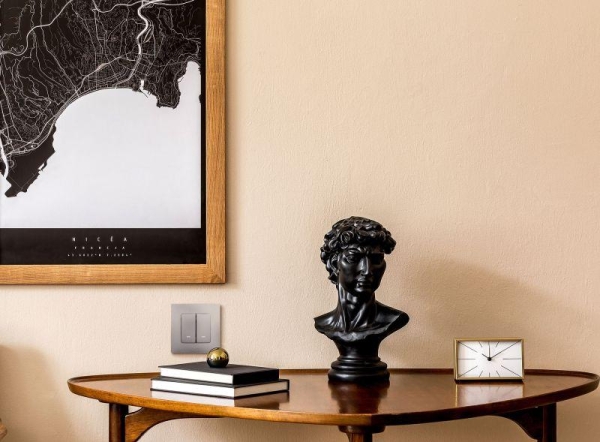 Выключатель 2-кл. СП Etika 10А IP20 250В 10AX с подсветкой/индикацией авт. зажимы механизм алюм. IEK 672404 Выключатель 2-кл. СП Etika 10А IP20 250В 10AX с подсветкой/индикацией авт. зажимы механизм алюм. IEK 672404