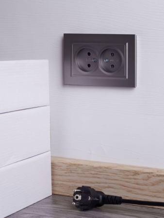 Розетка 2-м СП BRITE РСш12-2-БрС 10А в сборе без заземл. защ. шторки сталь IEK BR-R23-10-K46-F Розетка 2-м СП BRITE РСш12-2-БрС 10А в сборе без заземл. защ. шторки сталь IEK BR-R23-10-K46-F