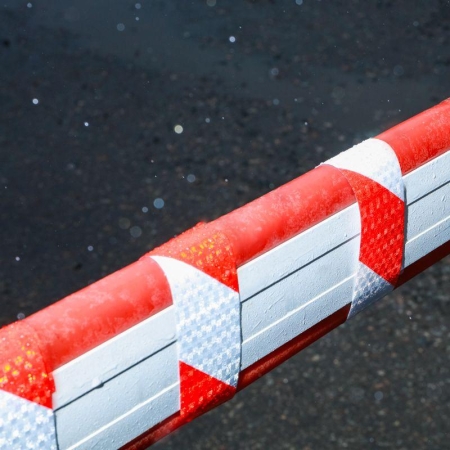 Лента светоотражающая самоклеящаяся 50ммх10м красн.-бел. Rexant 09-4331