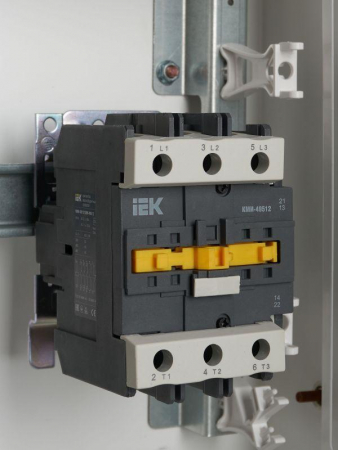 Контактор КМИ-49512 95А 400В/AC3 1НО 1Н3 KARAT IEK KKM41-095-400-11 Контактор КМИ-49512 95А 400В/AC3 1НО 1Н3 KARAT IEK KKM41-095-400-11