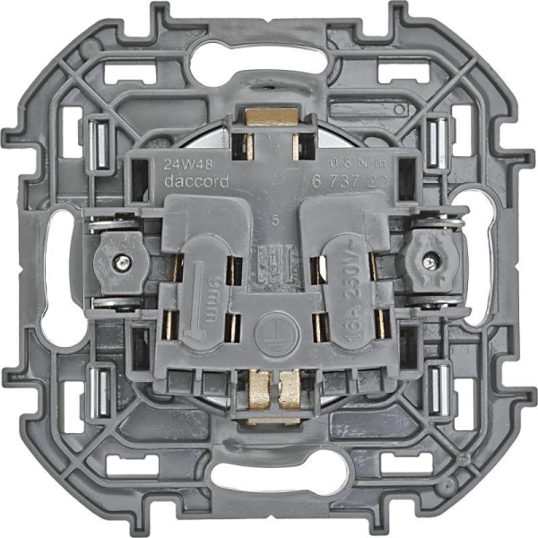Розетка 1-м СП Inspiria 16А IP20 250В 2P+E немецк. стандарт механизм алюм. IEK 673722 Розетка 1-м СП Inspiria 16А IP20 250В 2P+E немецк. стандарт механизм алюм. IEK 673722