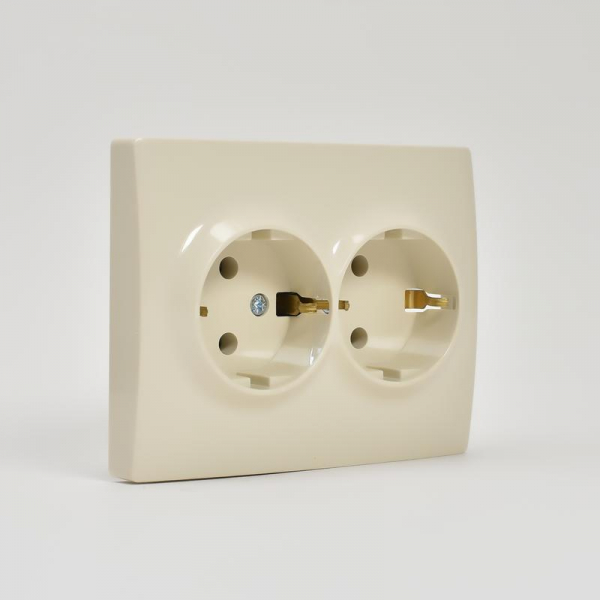 Розетка 2-м СП Karina с заземл. термопласт крем. LEZARD 707-0300-127B Розетка 2-м СП Karina с заземл. термопласт крем. LEZARD 707-0300-127B