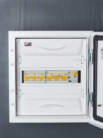 Выключатель автоматический модульный 3п D 80А 10кА ВА47-100 KARAT IEK MVA40-3-080-D Выключатель автоматический модульный 3п D 80А 10кА ВА47-100 KARAT IEK MVA40-3-080-D