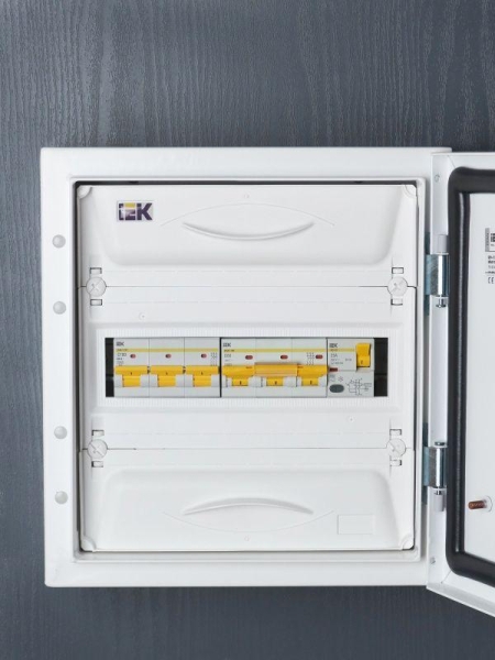 Выключатель автоматический модульный 3п D 80А 10кА ВА47-100 KARAT IEK MVA40-3-080-D Выключатель автоматический модульный 3п D 80А 10кА ВА47-100 KARAT IEK MVA40-3-080-D