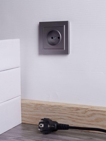 Розетка СП BRITE РСР10-1-0-БрС 10А в сборе без заземл. без защ. шторок сталь IEK BR-R10-10-K46-F Розетка СП BRITE РСР10-1-0-БрС 10А в сборе без заземл. без защ. шторок сталь IEK BR-R10-10-K46-F