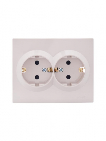 Розетка 2-м СП VESNA с заземл. со шторками ПБТ кремов. LEZARD 742-0300-178B Розетка 2-м СП VESNA с заземл. со шторками ПБТ кремов. LEZARD 742-0300-178B