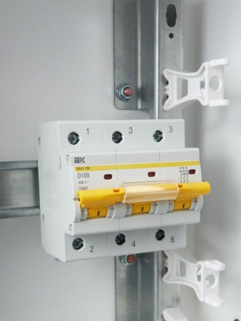 Выключатель автоматический модульный 3п D 100А 10кА ВА47-100 KARAT IEK MVA40-3-100-D Выключатель автоматический модульный 3п D 100А 10кА ВА47-100 KARAT IEK MVA40-3-100-D