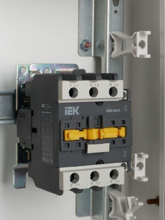 Контактор КМИ-34012 40А 400В/AC3 1НО 1Н3 KARAT IEK KKM31-040-400-11 Контактор КМИ-34012 40А 400В/AC3 1НО 1Н3 KARAT IEK KKM31-040-400-11