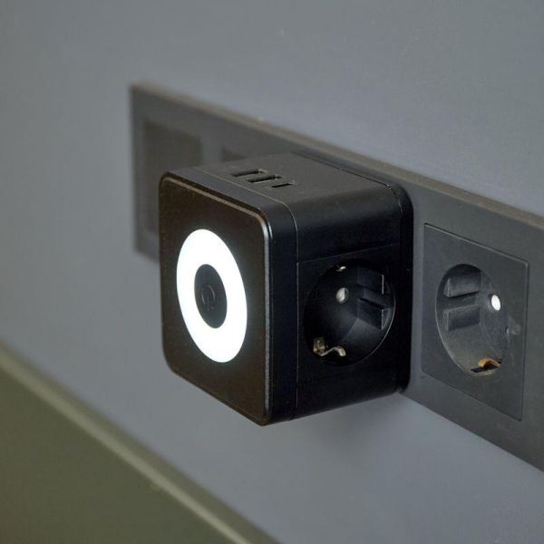 Двойник электрический Куб 16А с/з+2хUSB-A 2.4А+USB Type-C 3А с ночной подсветкой черн. Rexant 11-1252 Двойник электрический Куб 16А с/з+2хUSB-A 2.4А+USB Type-C 3А с ночной подсветкой черн. Rexant 11-1252