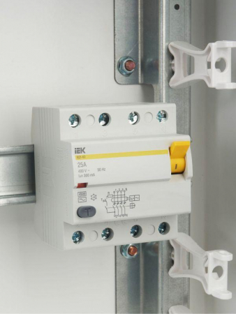 Выключатель дифференциального тока (УЗО) 4п 25А 300мА тип AC ВД1-63 KARAT IEK MDV10-4-025-300 Выключатель дифференциального тока (УЗО) 4п 25А 300мА тип AC ВД1-63 KARAT IEK MDV10-4-025-300