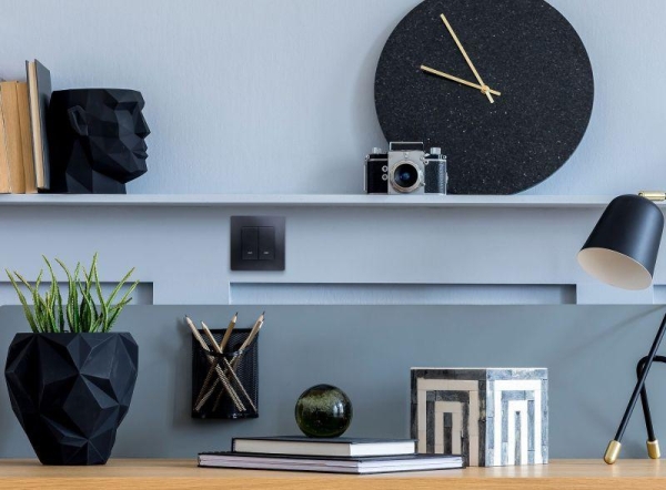 Выключатель 2-кл. СП Etika 10А IP20 250В 10AX с подсветкой/индикацией авт. зажимы механизм антрацит IEK 672604 Выключатель 2-кл. СП Etika 10А IP20 250В 10AX с подсветкой/индикацией авт. зажимы механизм антрацит IEK 672604