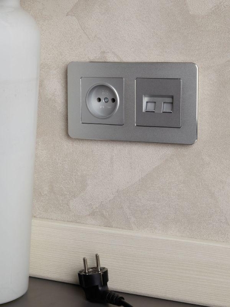 Рамка 2-м BRITE РУ-2-1-Бр метал. алюм. RE IEK BR-M22-M-01-K47