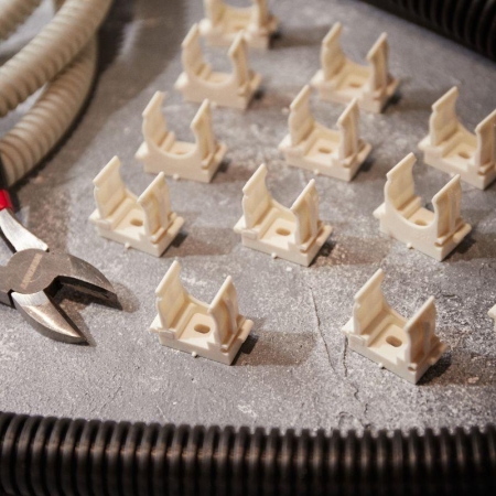 Держатель для труб (клипса) d20мм для монтажного пистолета бел. Rexant 28-0420-3