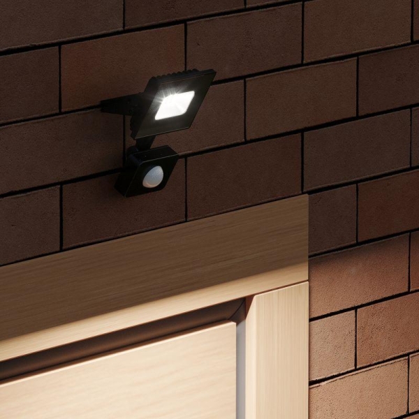 Прожектор светодиодный Elementary 10Вт 6500К IP65 950лм 175-265В ДО с датчиком движения черн. GAUSS 628511310