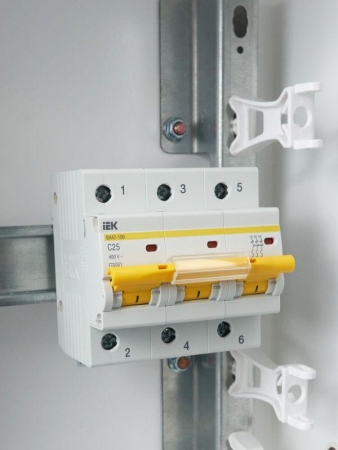 Выключатель автоматический модульный 3п C 25А 10кА ВА47-100 KARAT IEK MVA40-3-025-C Выключатель автоматический модульный 3п C 25А 10кА ВА47-100 KARAT IEK MVA40-3-025-C