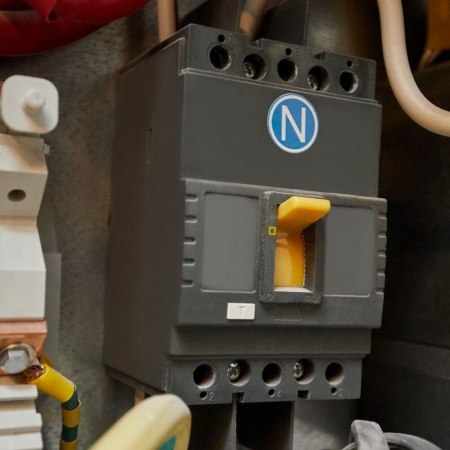 Наклейка знак электробезопасности "N" d20мм Rexant 56-0059 Наклейка знак электробезопасности "N" d20мм Rexant 56-0059