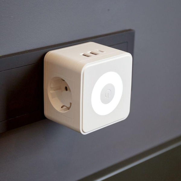 Двойник электрический Куб 16А с/з+2хUSB-A 2.4А+USB Type-C 3А с ночной подсветкой бел. Rexant 11-1251 Двойник электрический Куб 16А с/з+2хUSB-A 2.4А+USB Type-C 3А с ночной подсветкой бел. Rexant 11-1251