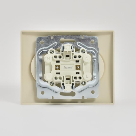 Розетка 2-м СП Karina 16А IP20 без заземл. термопласт крем. LEZARD 707-0300-128B Розетка 2-м СП Karina 16А IP20 без заземл. термопласт крем. LEZARD 707-0300-128B