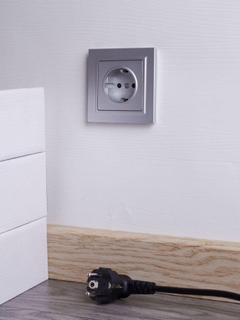 Розетка СП BRITE РСР14-1-0-БрА 16А в сборе с заземл. защ. шторки алюм. IEK BR-R14-16-K47-F