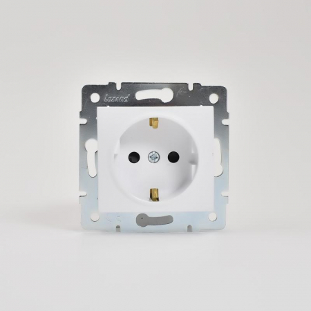 Розетка 1-м СП Karina с заземл. защ. шторки термопласт механизм бел. LEZARD 707-0288-124B Розетка 1-м СП Karina с заземл. защ. шторки термопласт механизм бел. LEZARD 707-0288-124B
