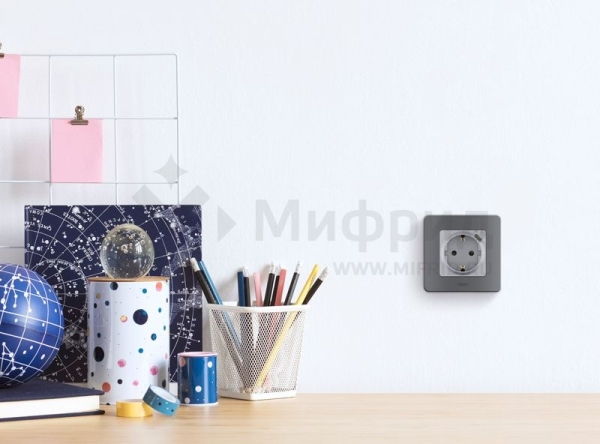 Розетка 1-м СП Inspiria 16А IP20 250В 2P+E немецк. стандарт с заряд. устр. USB тип C 1.5А 5В механизм алюм. IEK 673772