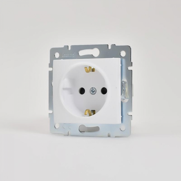 Розетка 1-м СП Karina с заземл. защ. шторки термопласт механизм бел. LEZARD 707-0288-124B Розетка 1-м СП Karina с заземл. защ. шторки термопласт механизм бел. LEZARD 707-0288-124B