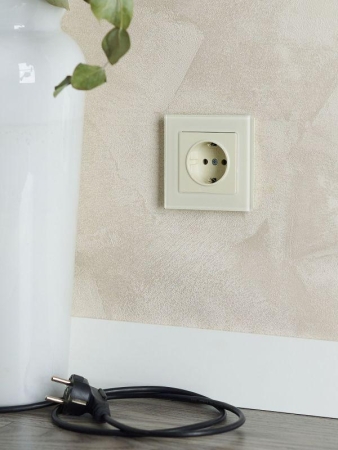 Розетка BRITE РС11-1-0-БрКр 16А с заземл. без защ. шторки механизм беж. IEK BR-R11-16-K10 Розетка BRITE РС11-1-0-БрКр 16А с заземл. без защ. шторки механизм беж. IEK BR-R11-16-K10