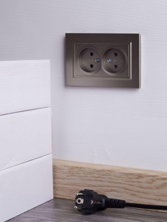 Розетка 2-м СП BRITE РСш12-2-БрШ 10А в сборе без заземл. защ. шторки шампань IEK BR-R23-10-K37-F Розетка 2-м СП BRITE РСш12-2-БрШ 10А в сборе без заземл. защ. шторки шампань IEK BR-R23-10-K37-F