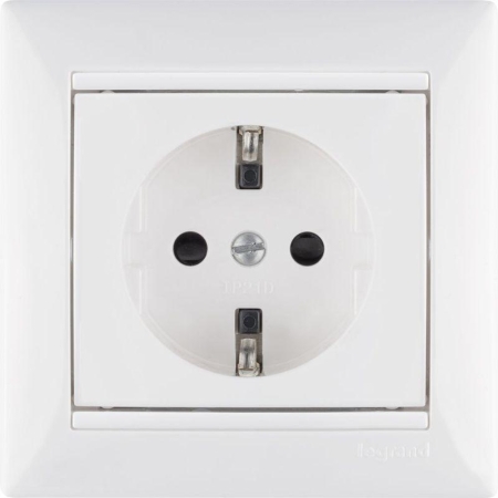 Розетка 1-м СП Valena 16А IP21 230/250В 2P+E с заземл. защ. шторки на винтах механизм бел. IEK 774421