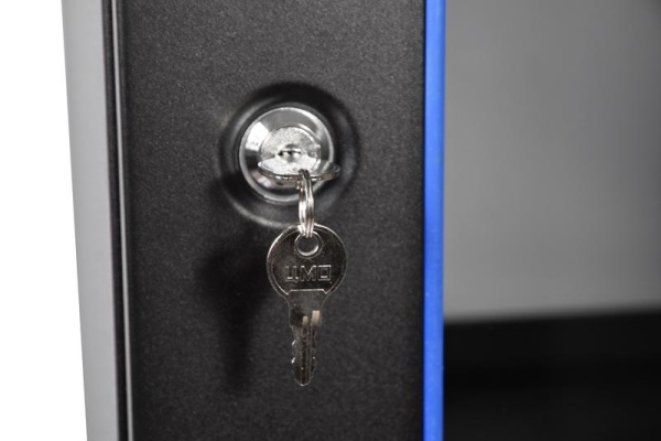 Шкаф коммутационный ШРН-Э-18.650-9005 18U 600х650мм передн. двер. стеклян. 50кг черн. ЦМО 1213971