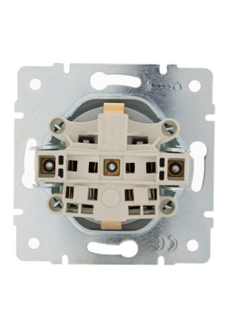 Розетка 1-м СП Karina с заземл. с крышкой термопласт механизм матов. серебр. LEZARD 707-4388-123B Розетка 1-м СП Karina с заземл. с крышкой термопласт механизм матов. серебр. LEZARD 707-4388-123B
